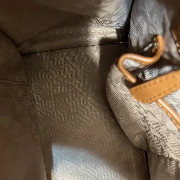 ๐ฅ LOWEST PRICE (small stain & imperfection) - Picture 14 of 15